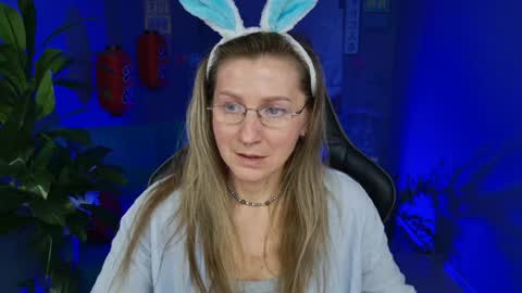 Snapshot of fridatander chatting on 12-30-24, 12:09 Frida Tander online show from 12-30-24, 12:09