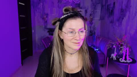 Snapshot of fridatander chatting on 01-01-25, 12:11 Frida Tander online show from 01-01-25, 12:11