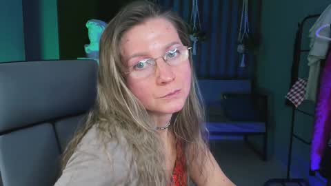 Snapshot of fridatander chatting on 01-07-25, 10:01 Frida Tander online show from 01-07-25, 10:01