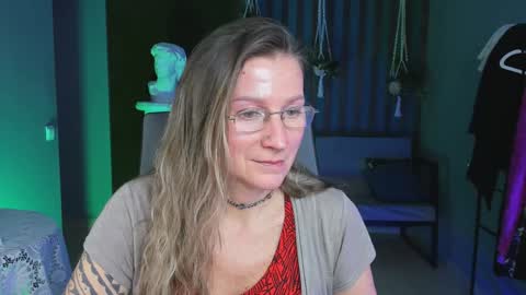 Snapshot of fridatander chatting on 01-07-25, 03:02 Frida Tander online show from 01-07-25, 03:02