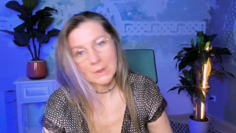 Snapshot of fridatander chatting on 01-18-25, 09:13 Frida Tander online show from 01-18-25, 09:13