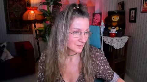 Snapshot of fridatander chatting on 02-14-25, 12:03 Frida Tander online show from 02-14-25, 12:03