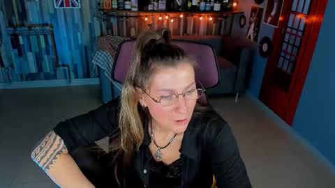 Snapshot of fridatander chatting on 11-22-25, 05:17 Frida Tander online show from 11-22-25, 05:17