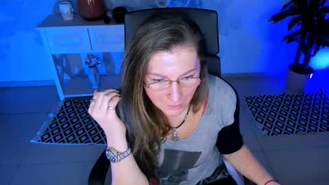 Snapshot of fridatander chatting on 11-29-25, 05:21 Frida Tander online show from 11-29-25, 05:21