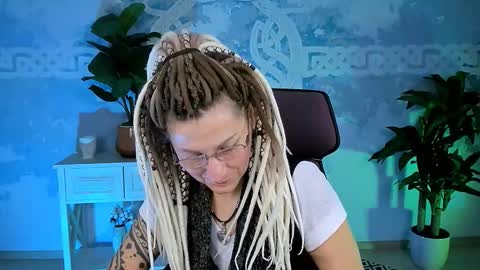 Snapshot of fridatander chatting on 12-14-25, 05:13 Frida Tander online show from 12-14-25, 05:13