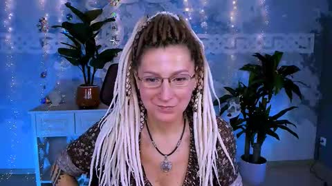 Snapshot of fridatander chatting on 12-18-25, 03:23 Frida Tander online show from 12-18-25, 03:23