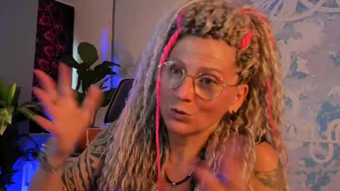 Frida Tander online show from 05-25-26, 05:35