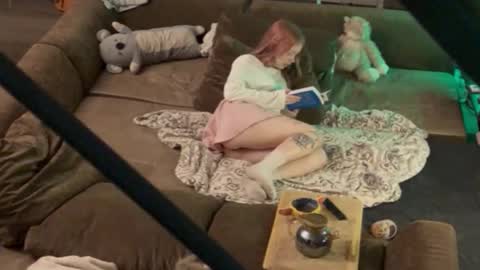 Snapshot of friend_zone_ chatting on 11-13-25, 04:28 friend_zone_ online show from 11-13-25, 04:28