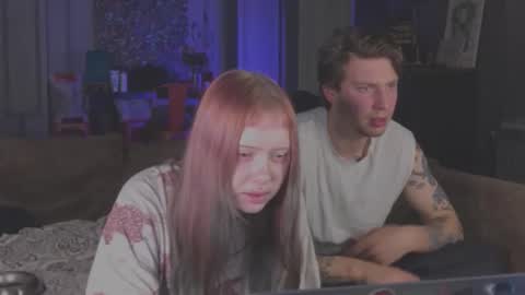 Snapshot of friend_zone_ chatting on 11-25-25, 06:19 friend_zone_ online show from 11-25-25, 06:19