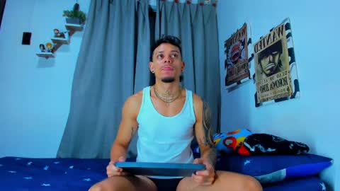 Snapshot of friendsofeverything_ chatting on 07-05-26, 12:01 Adam y pitter online show from 07-05-26, 12:01