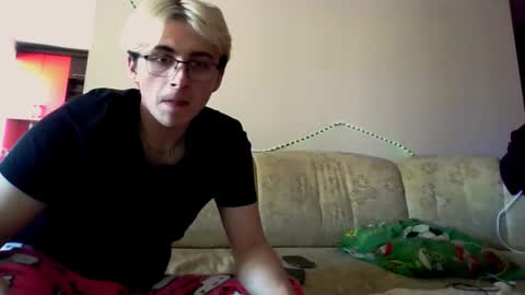 frill1 online show from 03-07-26, 12:02