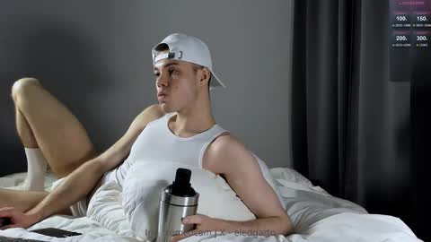 Snapshot of fromedcam chatting on 11-19-25, 05:24 ED online show from 11-19-25, 05:24