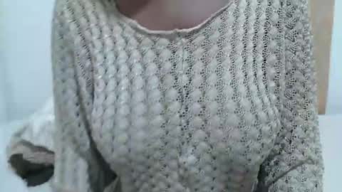 Snapshot of fruity28 chatting on 12-18-25, 04:18 fruity28 online show from 12-18-25, 04:18