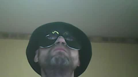 Snapshot of fryboxxxxx chatting on 04-15-26, 12:34 fry online show from 04-15-26, 12:34