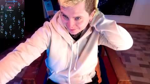 Snapshot of ftmblueyes chatting on 01-20-25, 12:28 HEHIM online show from 01-20-25, 12:28