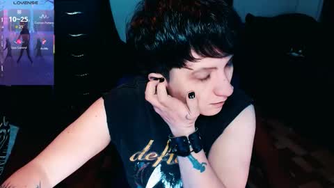 Snapshot of ftmblueyes chatting on 10-21-25, 11:55 HEHIM online show from 10-21-25, 11:55