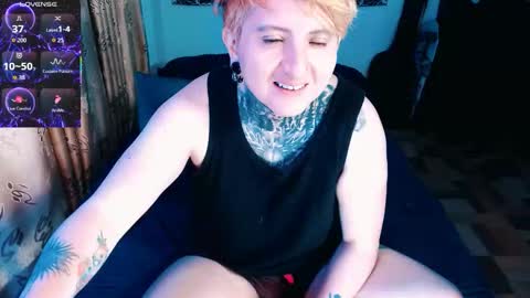 Snapshot of ftmblueyes chatting on 11-09-25, 04:44 HEHIM online show from 11-09-25, 04:44