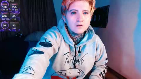 Snapshot of ftmblueyes chatting on 11-18-25, 03:56 HEHIM online show from 11-18-25, 03:56