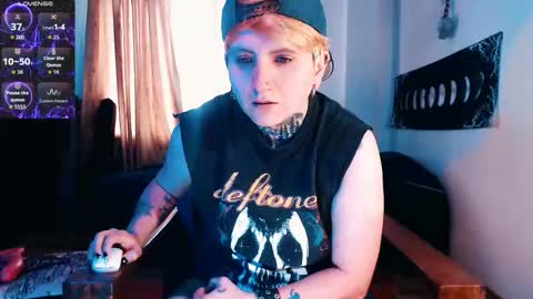 Snapshot of ftmblueyes chatting on 11-28-25, 04:09 HEHIM online show from 11-28-25, 04:09