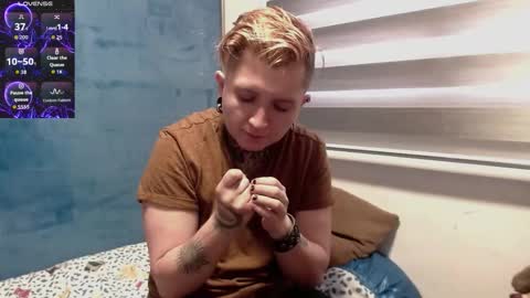 Snapshot of ftmblueyes chatting on 12-05-25, 06:04 HEHIM online show from 12-05-25, 06:04