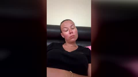 Snapshot of fuckhard4you chatting on 02-12-26, 10:10 La online show from 02-12-26, 10:10