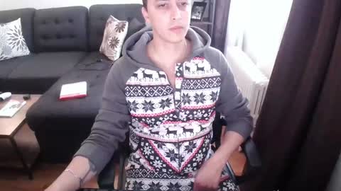 Snapshot of fululandready chatting on 12-13-24, 07:43 fullandready online show from 12-13-24, 07:43