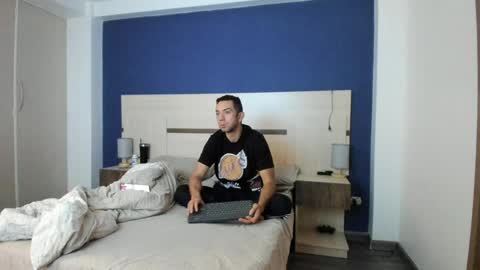 Snapshot of funcouple1985 chatting on 03-06-25, 07:32 Sammygirl tommy guy friends with benefits online show from 03-06-25, 07:32