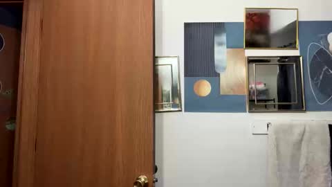 Linnys Palace online show from 12-15-25, 06:45