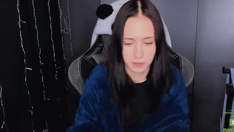 Snapshot of funny_bunny23 chatting on 11-28-25, 02:47 Eva online show from 11-28-25, 02:47