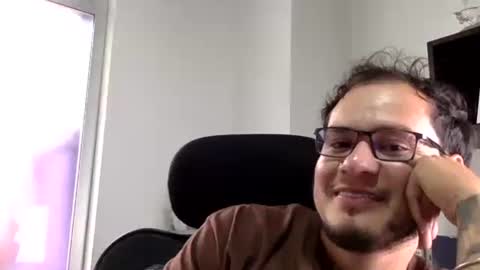 Snapshot of funnyboys18 chatting on 06-05-26, 06:13 Zanty online show from 06-05-26, 06:13