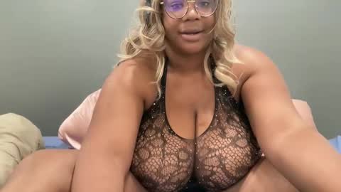 Snapshot of furykat1 chatting on 12-17-25, 06:14 furykat1 online show from 12-17-25, 06:14