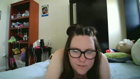 fuzzypeaches87 online show from 04-24-26, 08:11
