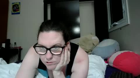 fuzzypeaches87 online show from 05-13-26, 04:43
