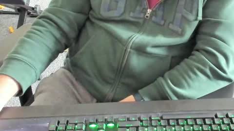 Snapshot of g10rgio chatting on 06-12-26, 12:15 g10rgio online show from 06-12-26, 12:15