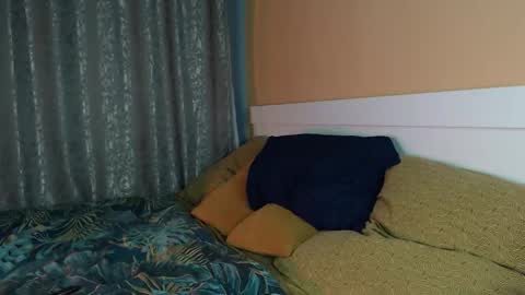 Snapshot of g1vememoney chatting on 10-21-25, 06:41 Ian online show from 10-21-25, 06:41