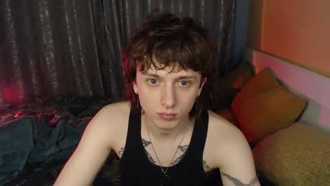 Snapshot of g1vememoney chatting on 11-30-25, 02:26 Ian online show from 11-30-25, 02:26