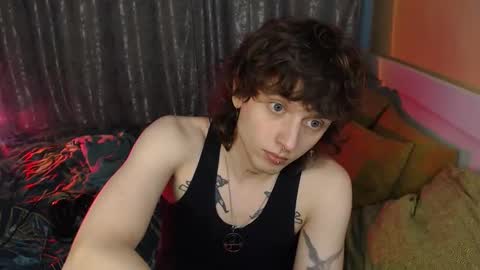 Snapshot of g1vememoney chatting on 12-02-25, 11:23 Ian online show from 12-02-25, 11:23