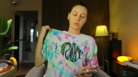 Snapshot of g_ia chatting on 09-25-25, 03:27 G online show from 09-25-25, 03:27