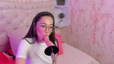 Snapshot of gabbieskinny chatting on 11-18-25, 04:11 gabbieskinny online show from 11-18-25, 04:11