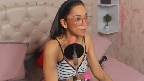 Snapshot of gabbieskinny chatting on 11-25-25, 04:18 gabbieskinny online show from 11-25-25, 04:18