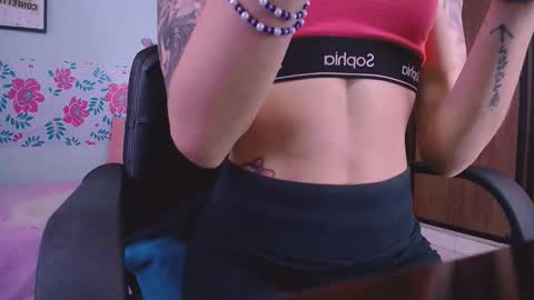 Snapshot of gabbyhills_ chatting on 01-21-25, 03:32 Gabby online show from 01-21-25, 03:32