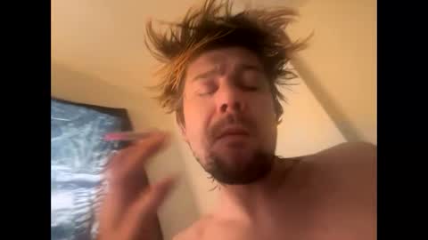 Snapshot of gabethier25 chatting on 02-06-25, 02:48 yeeah online show from 02-06-25, 02:48