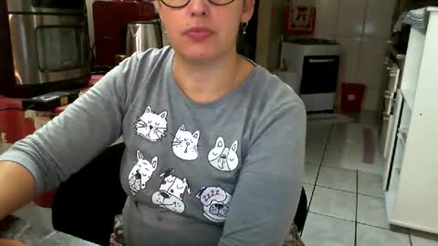 Snapshot of gabibrasil chatting on 06-08-26, 01:28 gaby layla online show from 06-08-26, 01:28