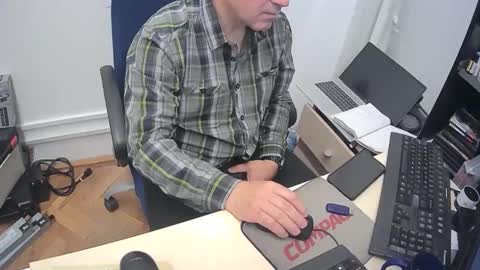 gabriel9_2003 online show from 04-17-26, 07:00