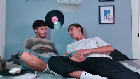 Snapshot of gabriel_and_geronimo chatting on 10-23-25, 02:44 gabriel_and_geronimo online show from 10-23-25, 02:44