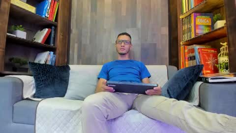 Snapshot of gabrieldraven chatting on 09-22-25, 07:38 gabrieldraven online show from 09-22-25, 07:38