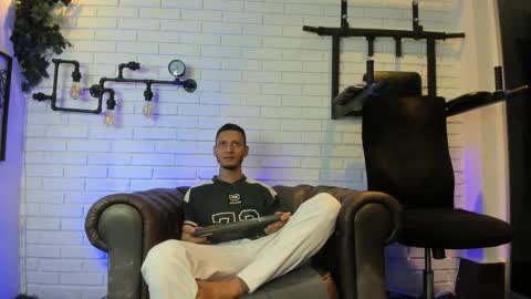 Snapshot of gabrieldraven chatting on 10-04-25, 07:45 gabrieldraven online show from 10-04-25, 07:45