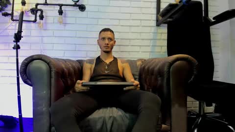 Snapshot of gabrieldraven chatting on 10-22-25, 07:46 gabrieldraven online show from 10-22-25, 07:46