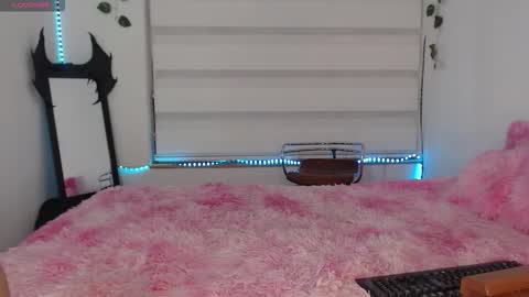 Snapshot of gaby_tailor_ chatting on 09-18-25, 01:18 Gaby online show from 09-18-25, 01:18