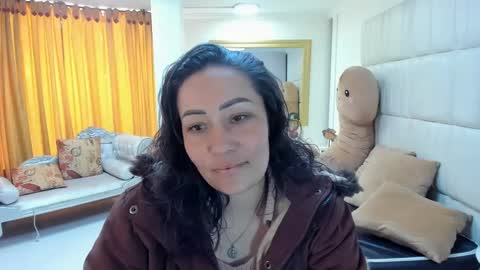 Snapshot of gaby_trent chatting on 03-08-25, 01:47 gabriela online show from 03-08-25, 01:47